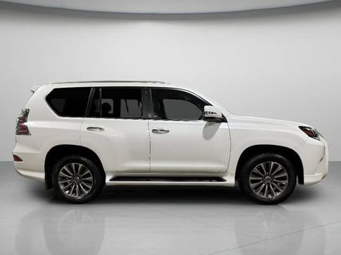 Certified 2022 Lexus GX 460 Luxury AWD/4WD image 2