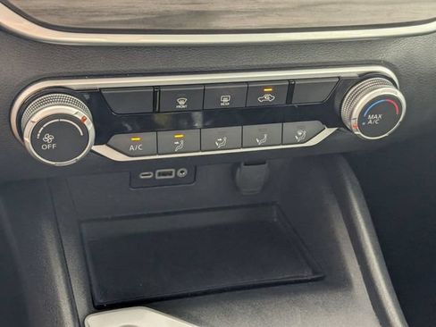 Used 2025 Nissan Altima 2.5 SV FWD image 21