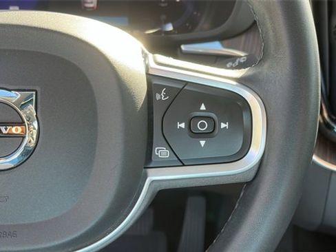 Used 2022 Volvo XC60 B5 Momentum w/ Climate Package image 13