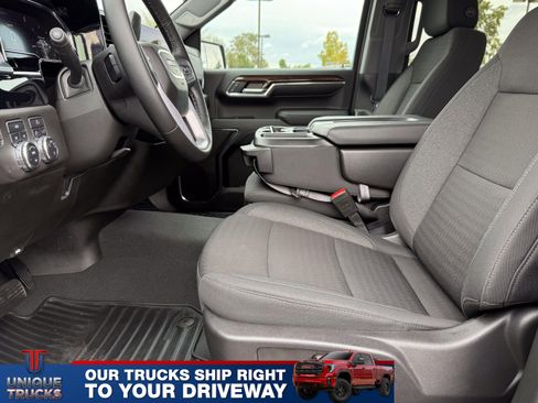 Used 2024 GMC Sierra 1500 SLE image 17