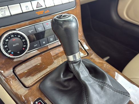 Used 2015 Mercedes-Benz SLK 350 image 28