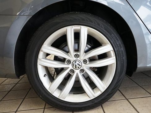 Used 2018 Volkswagen Passat 2.0T SE image 55