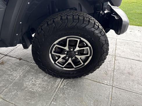 Used 2024 Jeep Wrangler Unlimited Rubicon w/ Safety Group image 12