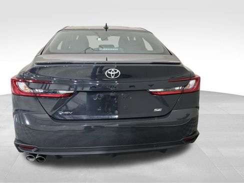 Used 2025 Toyota Camry SE image 4