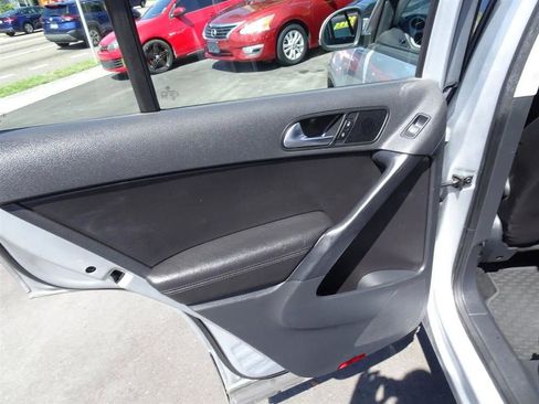 Used 2017 Volkswagen Tiguan S image 23