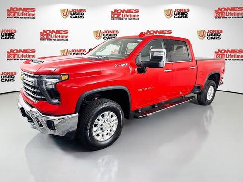 Used 2024 Chevrolet Silverado 3500 LTZ w/ LTZ Convenience Package AWD/4WD image 14
