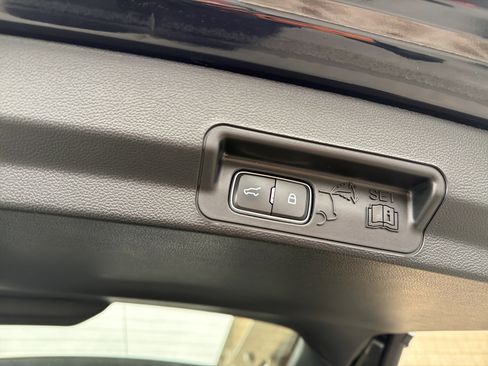 Used 2023 Ford Explorer Limited w/ Equipment Group 301A image 31