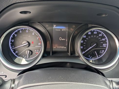Used 2018 Toyota Camry SE FWD image 19
