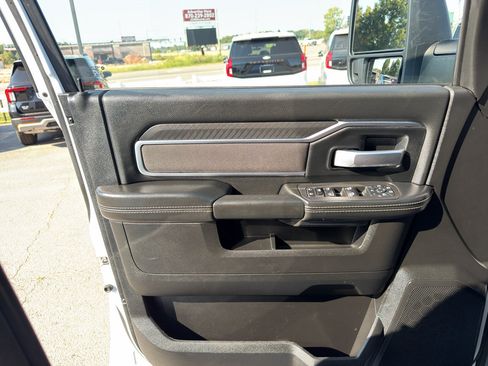 Used 2025 RAM 2500 Big Horn AWD/4WD image 33