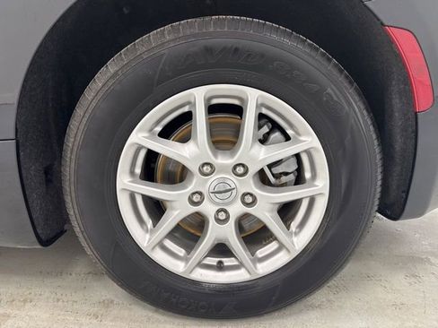 Used 2025 Chrysler Pacifica Select image 36