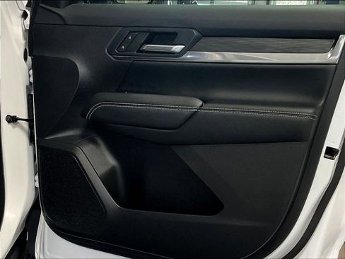 Used 2025 GMC Terrain Elevation image 12