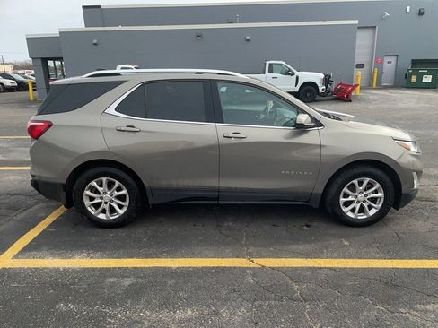 Used 2018 Chevrolet Equinox LT w/ Sun & Infotainment Package image 4