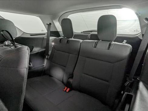 Used 2025 Ford Explorer Active RWD image 18