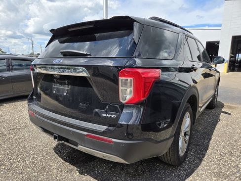 Used 2023 Ford Explorer XLT w/ Equipment Group 202A AWD/4WD image 4