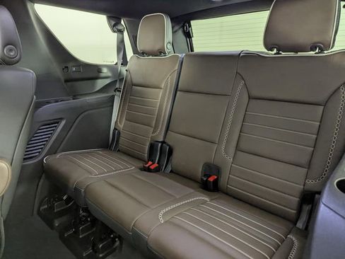 Used 2025 GMC Yukon Denali Ultimate AWD/4WD image 24