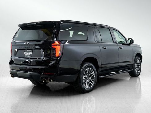 Used 2025 Chevrolet Suburban Z71 AWD/4WD image 5