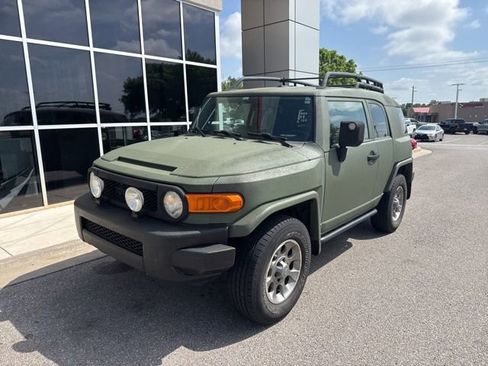 Used 2011 Toyota FJ Cruiser 4WD w/ Upgrade Pkg image 1
