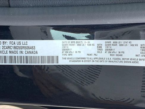 Used 2025 Chrysler Pacifica Select image 37