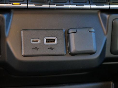 Used 2019 Chevrolet Silverado 1500 RST image 33