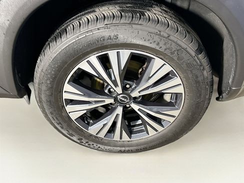 Used 2023 Nissan Rogue SV image 11