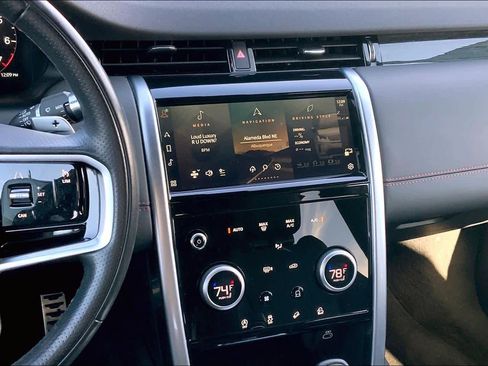 Used 2022 Land Rover Discovery Sport SE R-Dynamic image 6