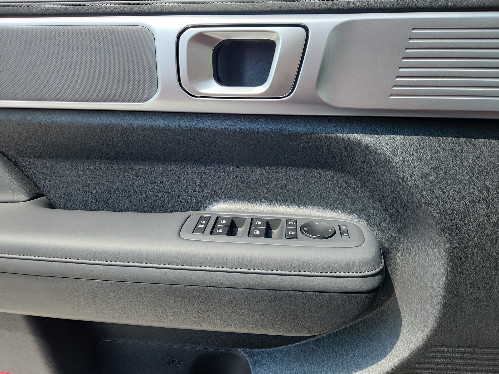 Certified 2026 Hyundai Santa Fe SEL AWD/4WD image 9