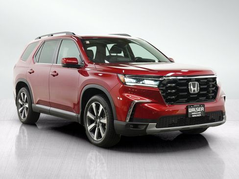 Used 2023 Honda Pilot Touring image 7