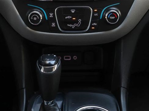 Used 2020 Chevrolet Equinox LS w/ LS Convenience Package image 14