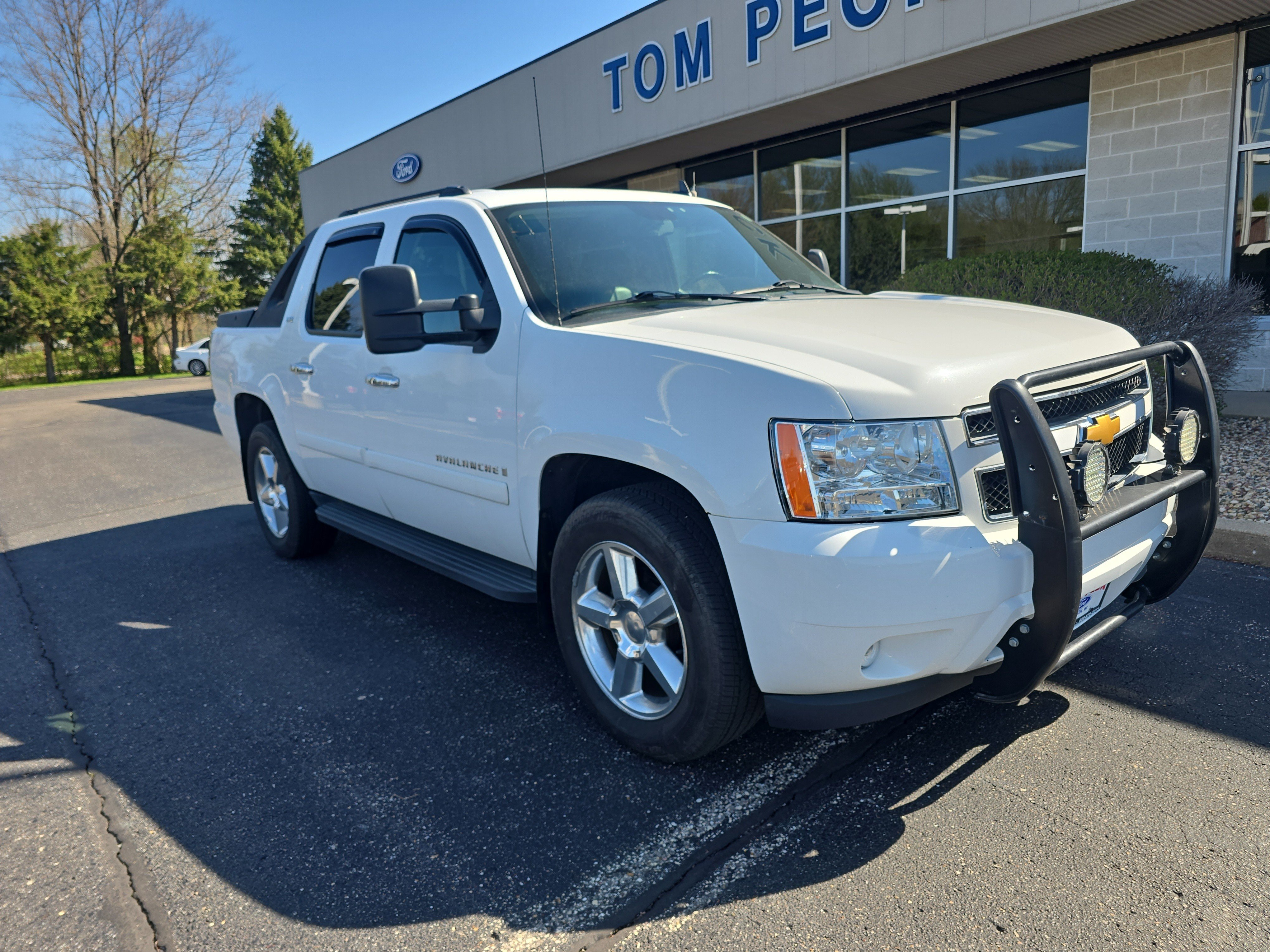 Used 2009 Chevrolet Avalanche LT AWD/4WD image 1