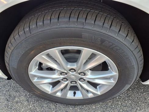 Certified 2025 Cadillac XT6 Luxury image 12