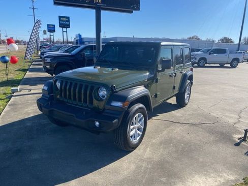 Used 2023 Jeep Wrangler Sport S image 2