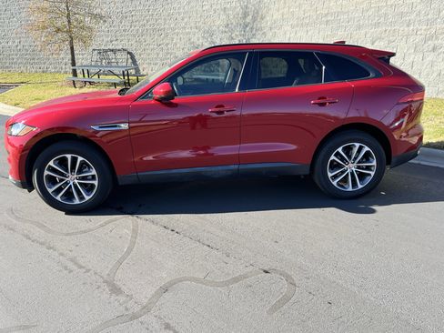 Used 2018 Jaguar F-PACE Premium image 4
