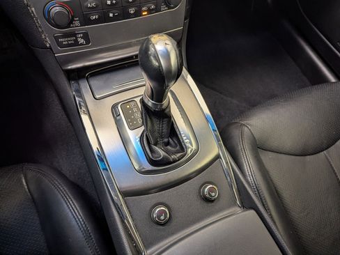 Used 2011 INFINITI G37 Journey w/ Premium Pkg image 15
