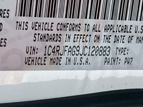 Used 2018 Jeep Grand Cherokee Altitude image 32