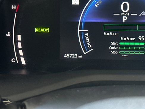 Used 2025 Toyota Camry LE FWD image 24