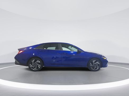 Used 2024 Hyundai Elantra Limited FWD image 9