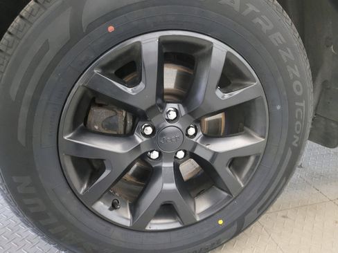 Used 2018 Jeep Cherokee Trailhawk w/ Comfort/Convenience Group image 31