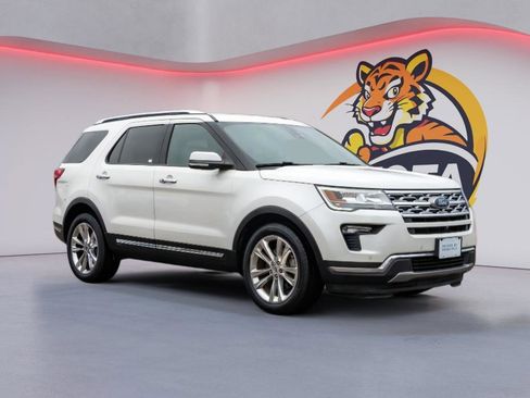 Used 2019 Ford Explorer Limited w/ Ford Safe & Smart Package image 3