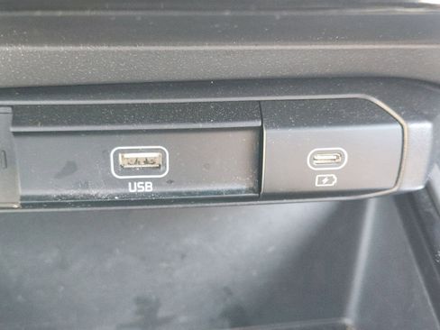 Used 2023 Kia Niro LX image 14