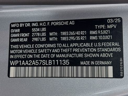 Certified 2025 Porsche Macan image 36