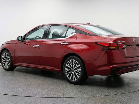Used 2025 Nissan Altima 2.5 SV image 6