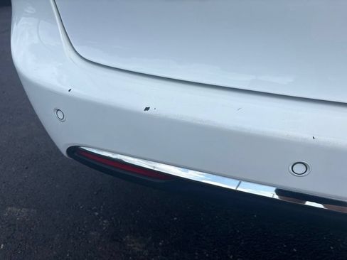 Certified 2023 Chrysler Pacifica Touring-L FWD image 11