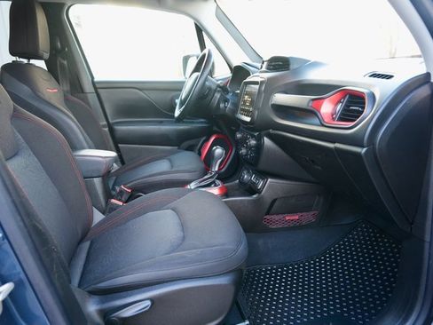 Used 2022 Jeep Renegade Trailhawk image 8