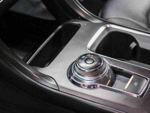 Used 2018 Ford Fusion SE w/ Equipment Group 201A image 21