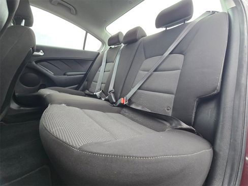 Used 2017 Kia Forte LX image 12