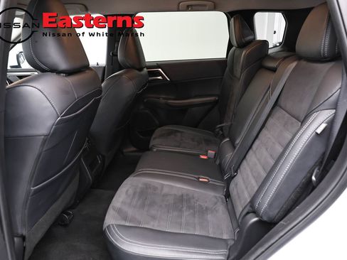 Used 2024 Mitsubishi Outlander AWD image 20