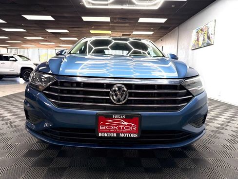 Used 2020 Volkswagen Jetta SE w/ SE Cold Weather Package FWD image 3