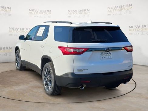 Used 2021 Chevrolet Traverse RS w/ LPO, Cargo Package FWD image 3