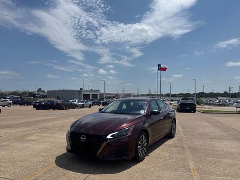 Certified 2025 Nissan Altima 2.5 SV FWD image 7