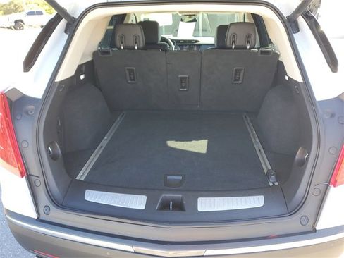 Used 2017 Cadillac XT5 Luxury image 7